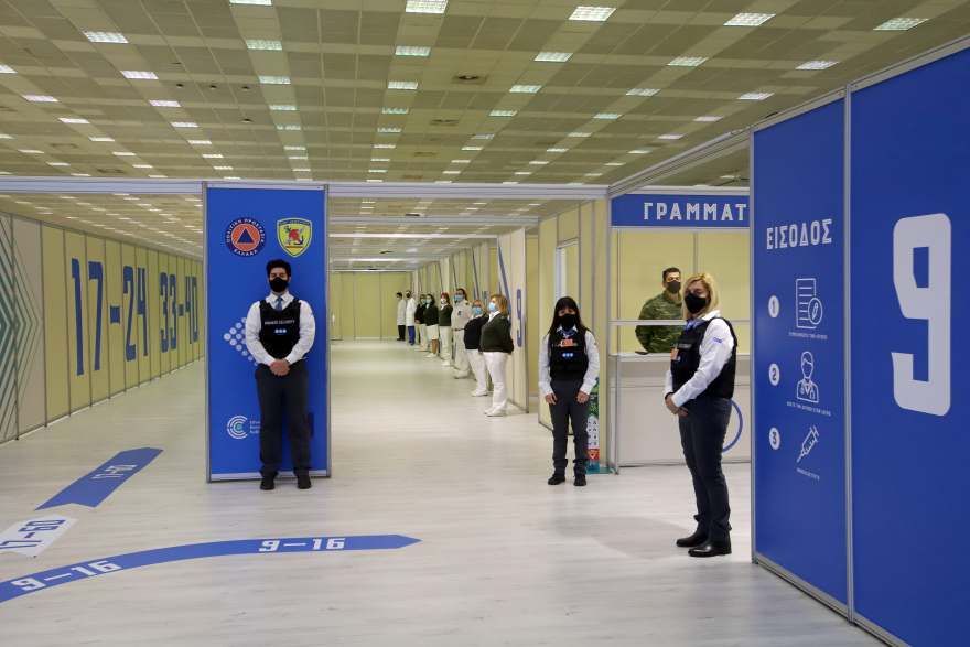 Lockdown: «Ανοιχτό» το σενάριο παράτασης - Αχτίδα ελπίδας τα «mega» εμβολιαστικά κέντρα