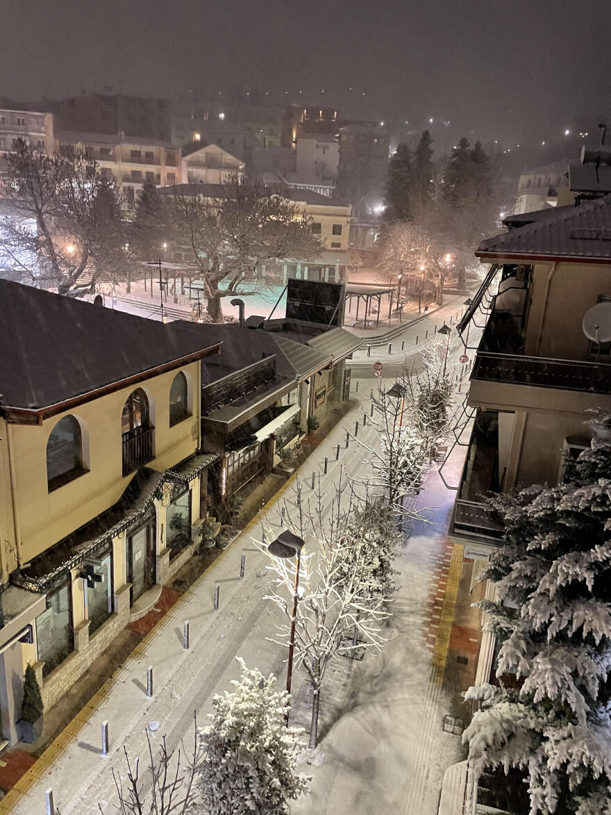 Δείτε βίντεο από το χιόνι στο Καρπενήσι