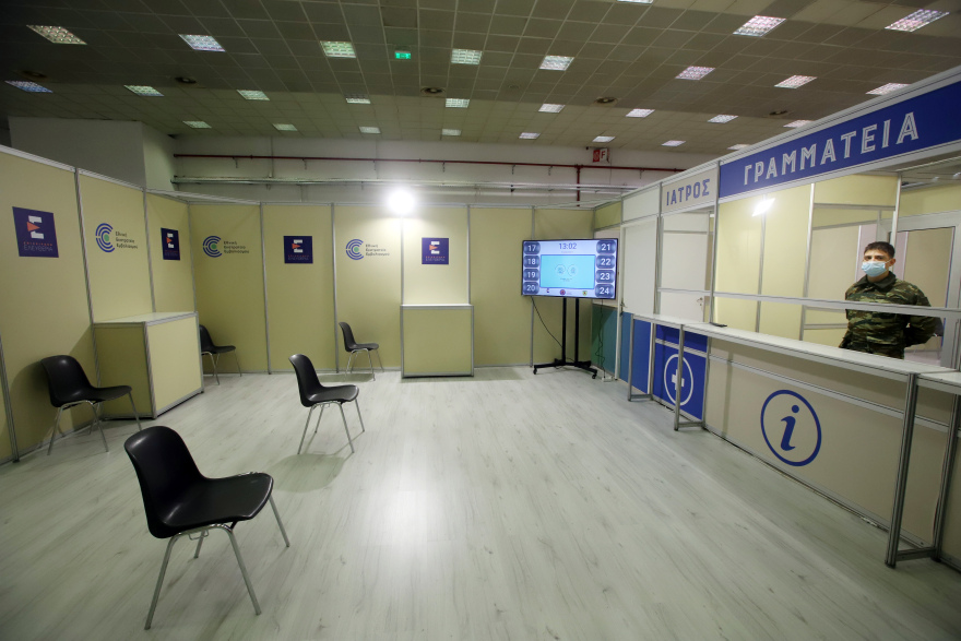 Θεσσαλονίκη: Στο εμβολιαστικό κέντρο της ΔΕΘ ο Νίκος Χαρδαλιάς