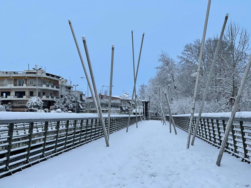 Κακοκαιρία «Μήδεια»: Χιόνια και στα βόρεια προάστια της Αθήνας μετά το απόγευμα - Στα λευκά η χώρα