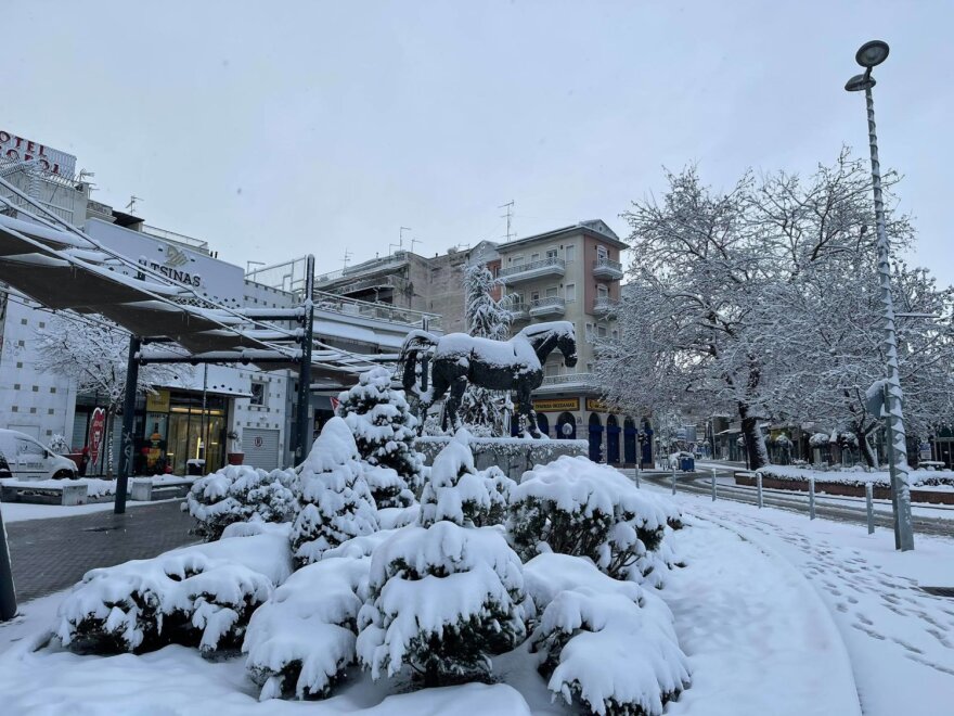 Κακοκαιρία «Μήδεια»: Χιόνια και στα βόρεια προάστια της Αθήνας μετά το απόγευμα - Στα λευκά η χώρα