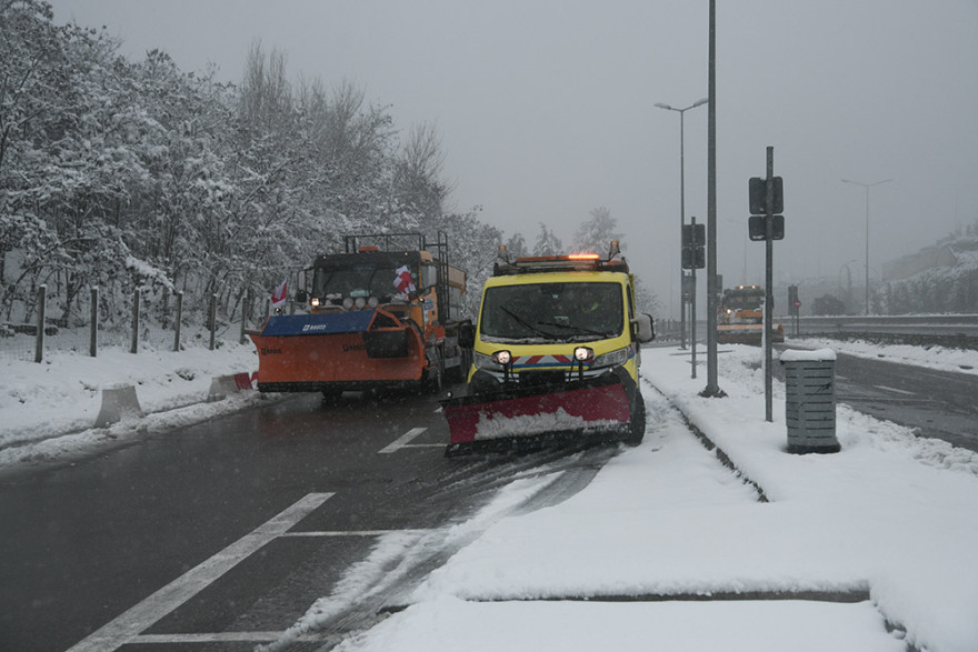Κακοκαιρία «Μήδεια»: Διακόπηκε η κυκλοφορία στη λεωφόρο Διονύσου  