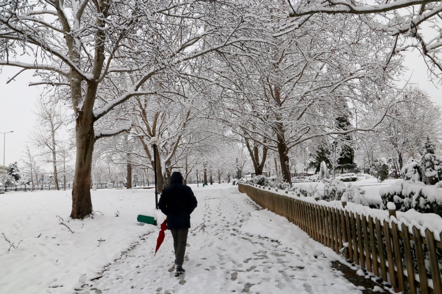«Σαρώνει» τη χώρα η κακοκαιρία «Μήδεια»: Έρχεται το δεύτερο κύμα με πολικές θερμοκρασίες