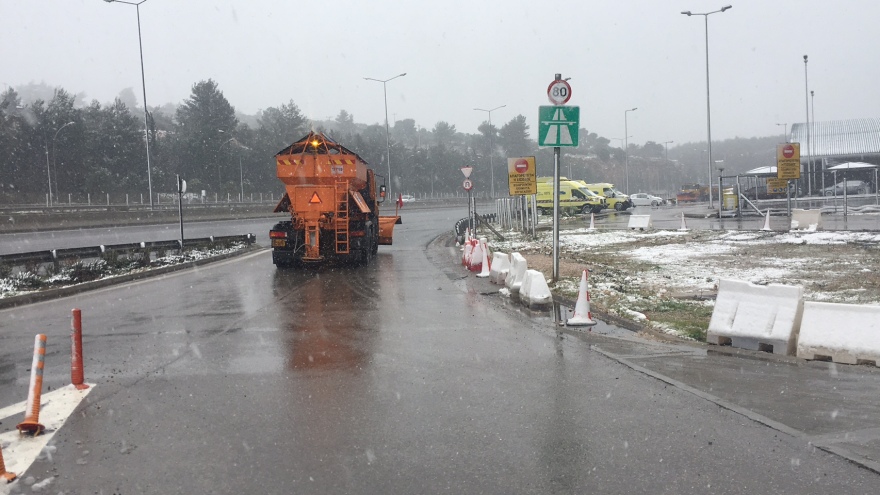 Κακοκαιρία «Μήδεια»: Χιόνια και στα βόρεια προάστια της Αθήνας μετά το απόγευμα - Στα λευκά η χώρα