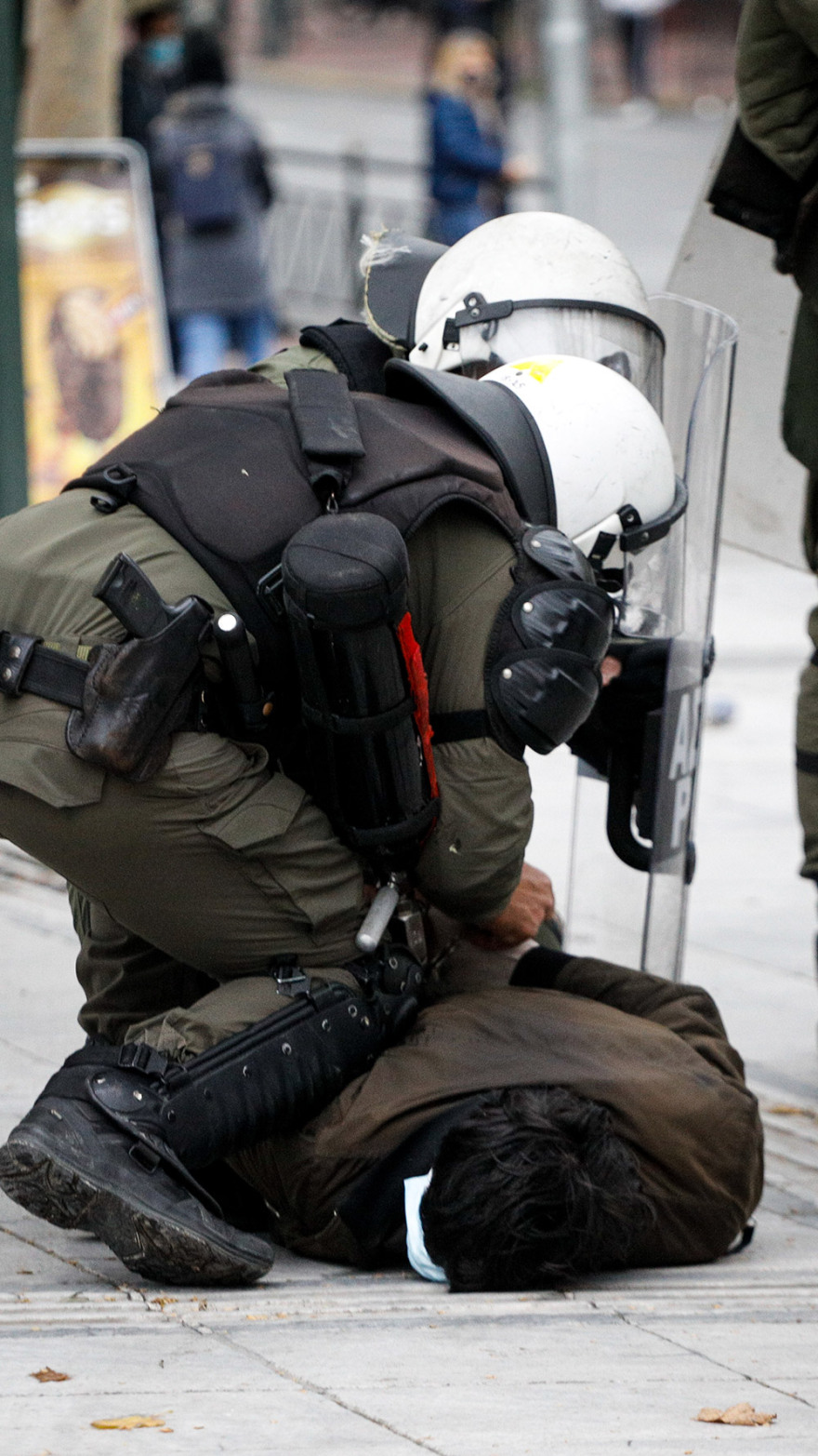 Σύνταγμα: Επεισόδια και χημικά με αρνητές του λοκντάουν