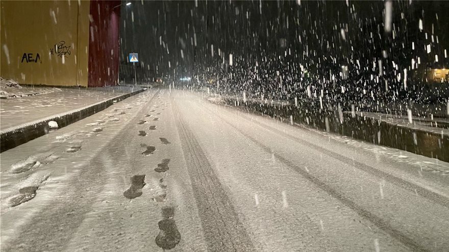 Κακοκαιρία «Μήδεια»: Χιόνια και στα βόρεια προάστια της Αθήνας μετά το απόγευμα - Στα λευκά η χώρα