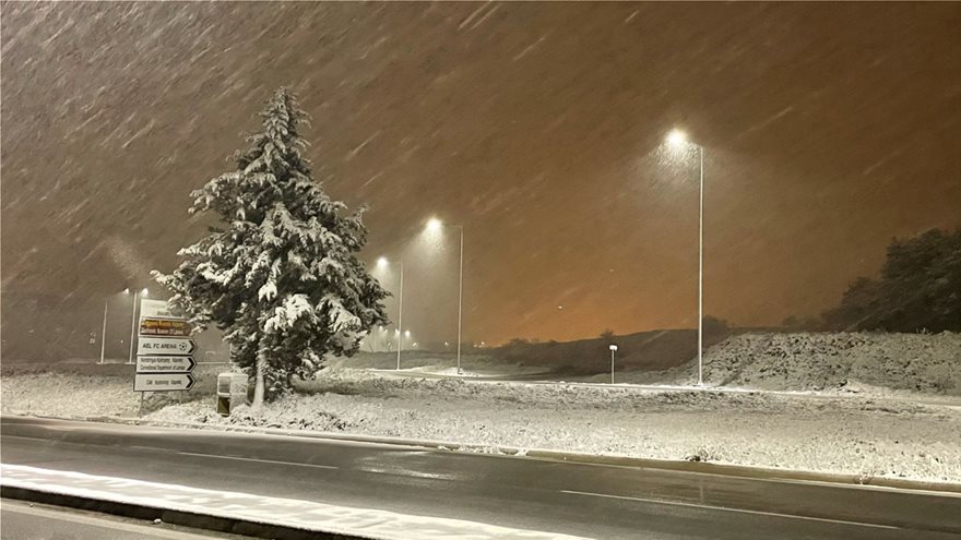 Κακοκαιρία «Μήδεια»: Χιόνια και στα βόρεια προάστια της Αθήνας μετά το απόγευμα - Στα λευκά η χώρα