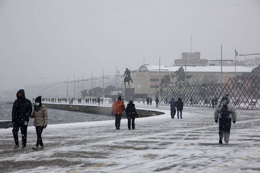 Κακοκαιρία «Μήδεια»: Δείτε εντυπωσιακές εικόνες από τη χιονισμένη Θεσσαλονίκη