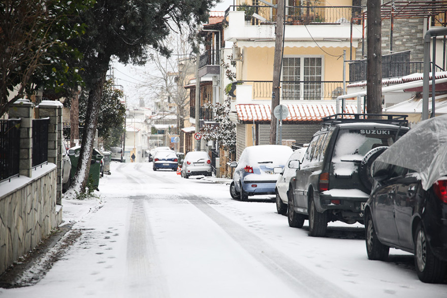 Η «Μήδεια» δεν κράτησε τους ερωτευμένους μακριά από ζαχαροπλαστεία και ανθοπωλεία στη Θεσσαλονίκη