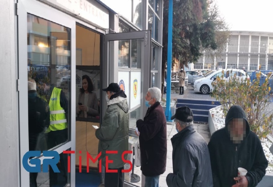 Ξεκίνησαν οι εμβολιασμοί στα Mega εμβολιαστικά κέντρα