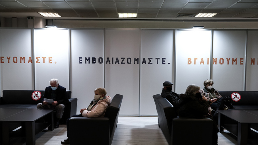 Ξεκίνησαν οι εμβολιασμοί στα Mega εμβολιαστικά κέντρα