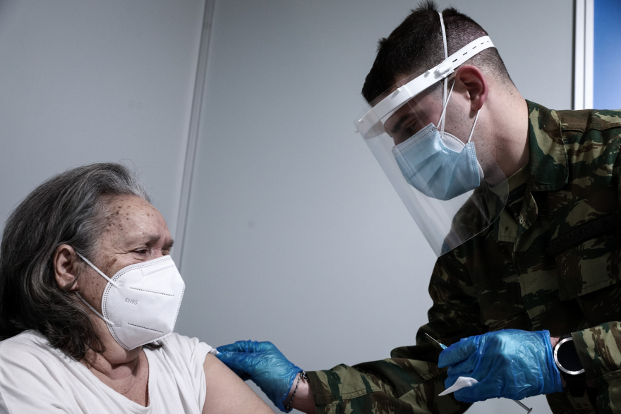 Εμβολιασμός: Πρεμιέρα για τα mega εμβολιαστικά κέντρα - Ξεκινά η χορήγηση του εμβολίου της AstraZeneca