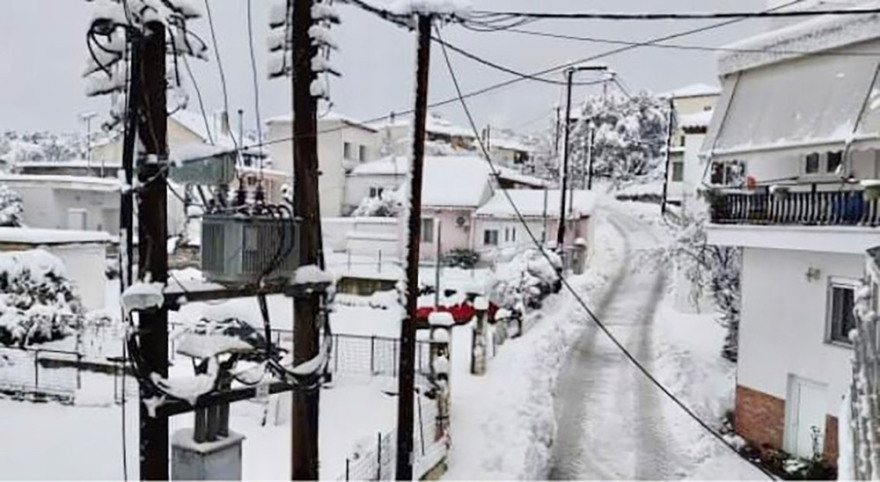 Κακοκαιρία «Μήδεια»: Το χιόνι κάλυψε τον Θεολόγο Ευβοίας
