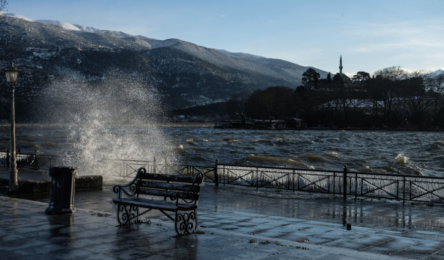 Κακοκαιρία «Μήδεια»: Σαρώνει όλη τη χώρα - Πού υπάρχουν προβλήματα