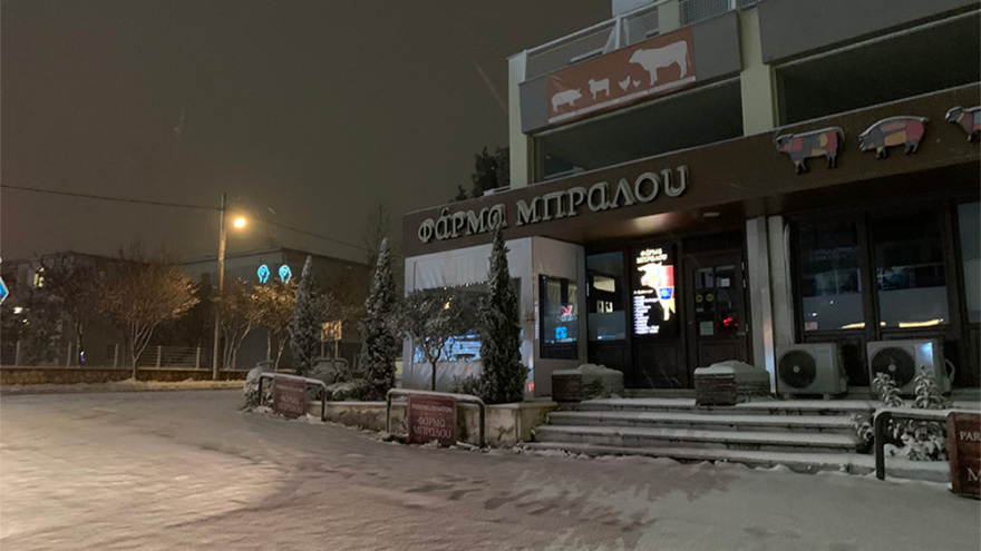 Στην Αττική η «Μήδεια»: Στα λευκά τα βόρεια προάστια - Κλειστή η εθνική από Καλυφτάκη μέχρι Λαμία