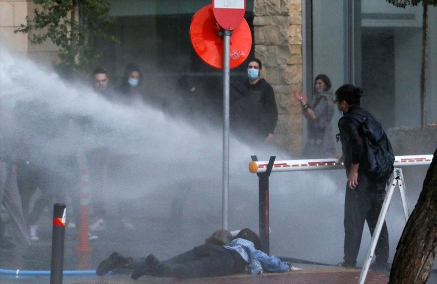 Στο σκαμνί η κυπριακή αστυνομία για υπέρμετρη βία κατά διαδηλωτών