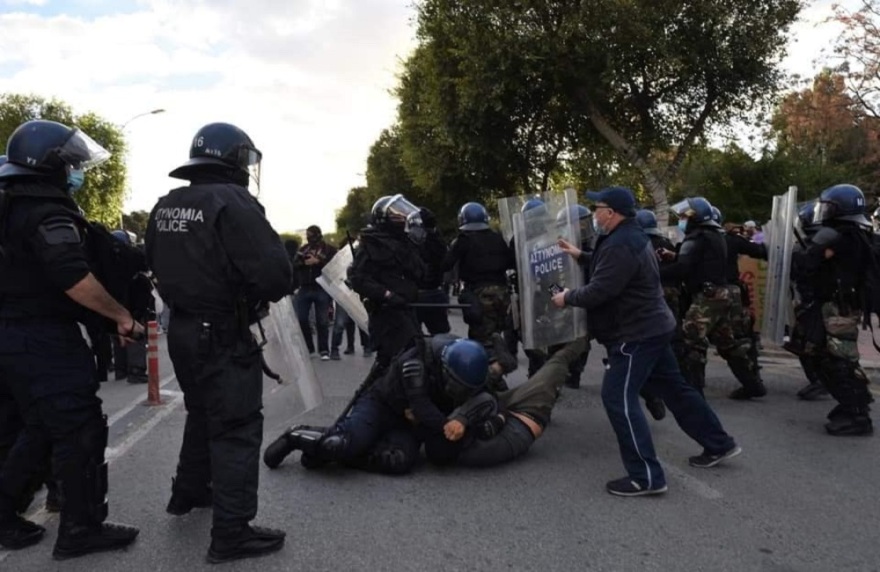 Στο σκαμνί η κυπριακή αστυνομία για υπέρμετρη βία κατά διαδηλωτών