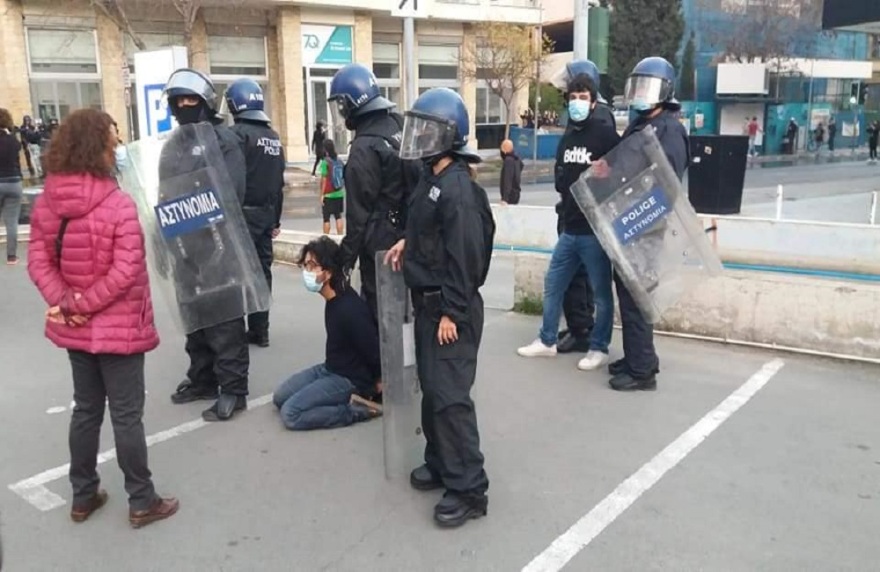 Στο σκαμνί η κυπριακή αστυνομία για υπέρμετρη βία κατά διαδηλωτών