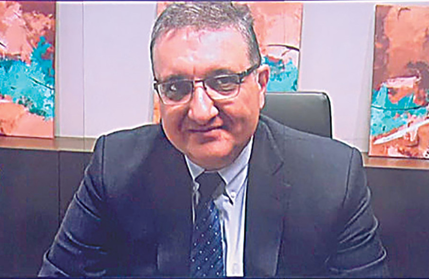 Οι γιατροί στην tv χωρίς... μάσκα: Oι «emo», οι αισιόδοξοι, οι «εξωσχολικοί» και οι celebrities