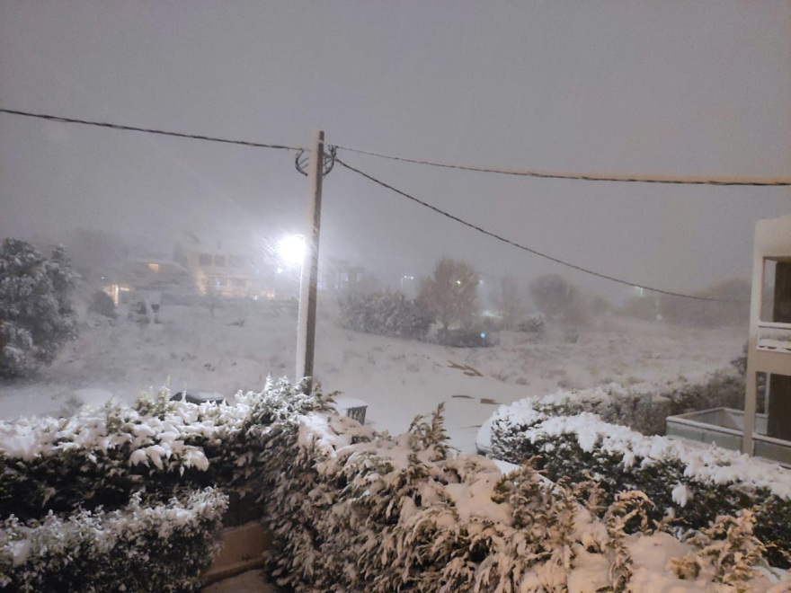 Κακοκαιρία «Μήδεια»: Σφοδρή χιονόπτωση και στην Αθήνα - Δείτε βίντεο και φωτογραφίες