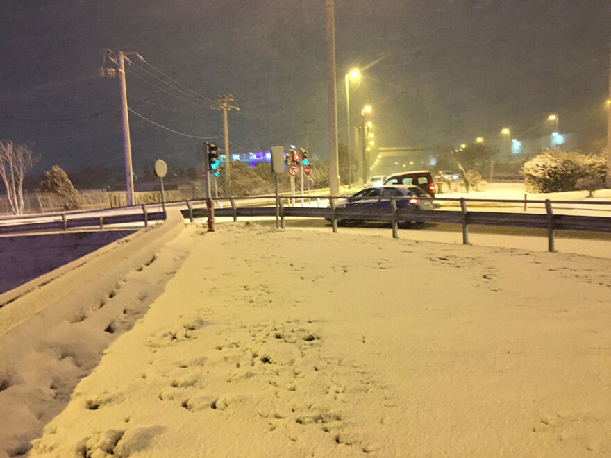 Κακοκαιρία «Μήδεια»: Σφοδρή χιονόπτωση στην Αττική - Κλειστή η εθνική οδός Αθηνών - Λαμίας