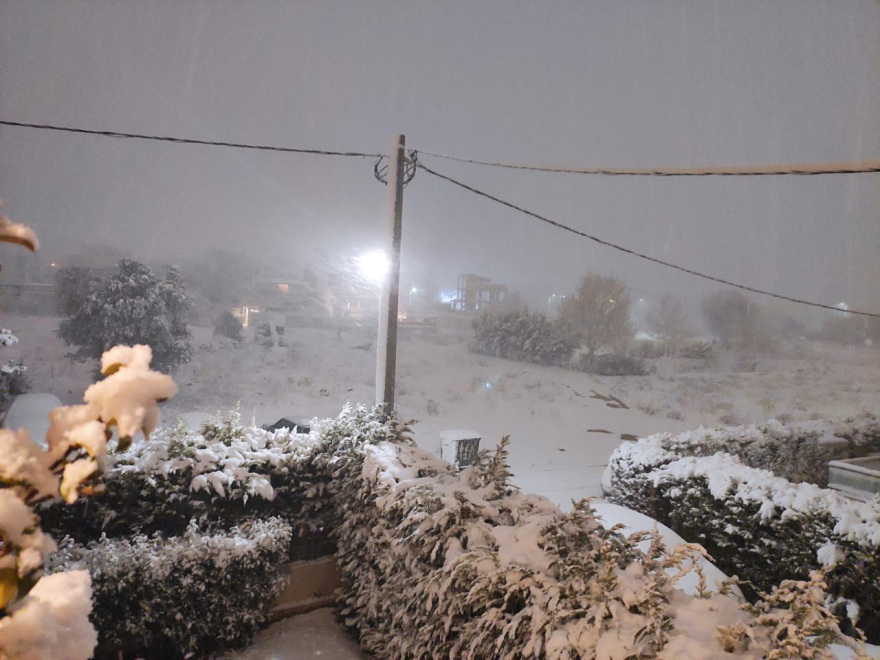 Κακοκαιρία «Μήδεια»: Σφοδρή χιονόπτωση και στην Αθήνα - Δείτε βίντεο και φωτογραφίες