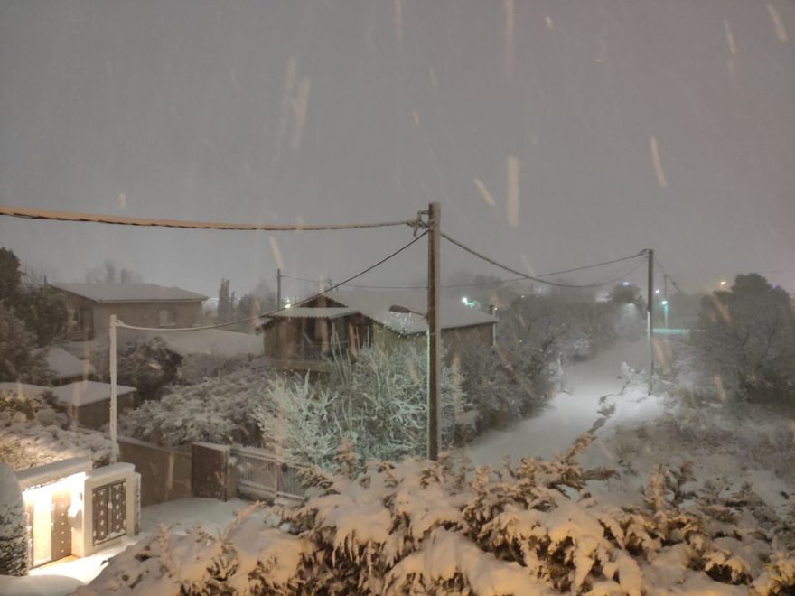 Κακοκαιρία «Μήδεια»: Σφοδρή χιονόπτωση και στην Αθήνα - Δείτε βίντεο και φωτογραφίες