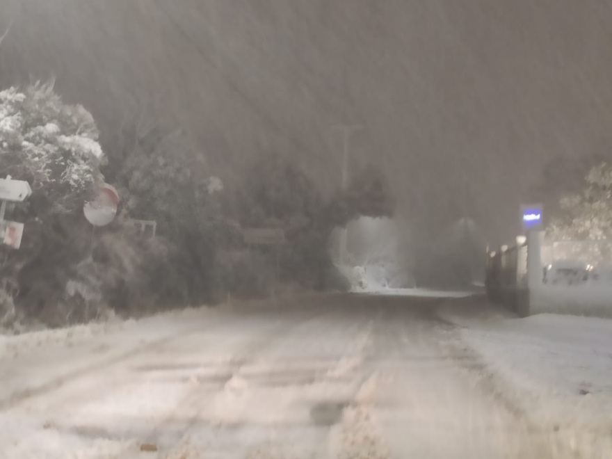 Κακοκαιρία «Μήδεια»: Σφοδρή χιονόπτωση και στην Αθήνα - Δείτε βίντεο και φωτογραφίες