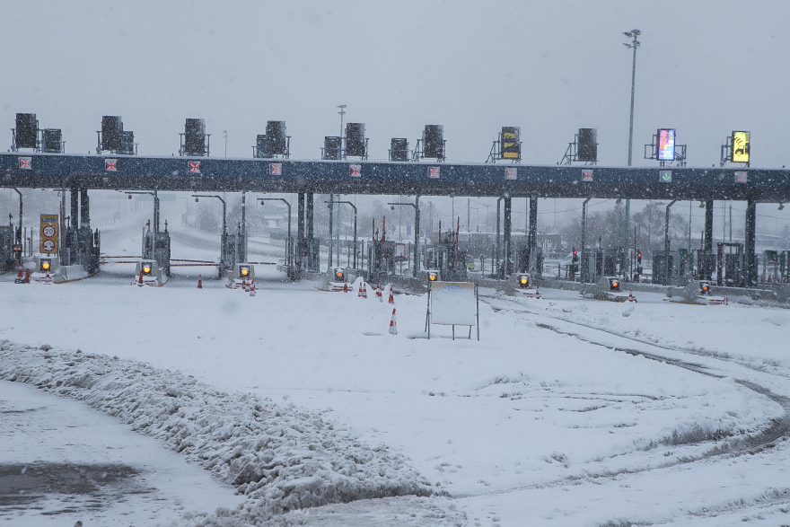Επελαύνει η Μήδεια στην Αττική:  Σύσταση για αλυσίδες στην Κηφισίας 