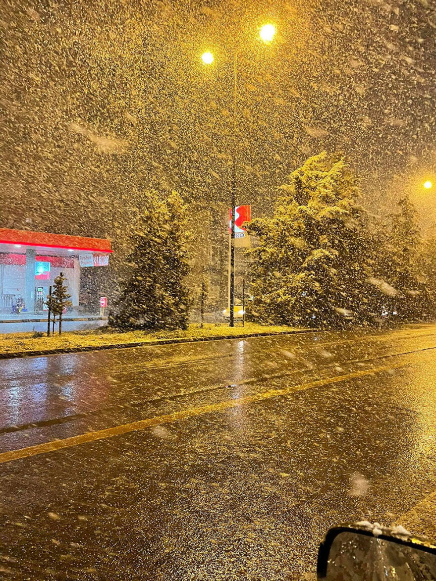 Κακοκαιρία «Μήδεια»: Σφοδρή χιονόπτωση στην Αττική - Κλειστή η εθνική οδός Αθηνών - Λαμίας