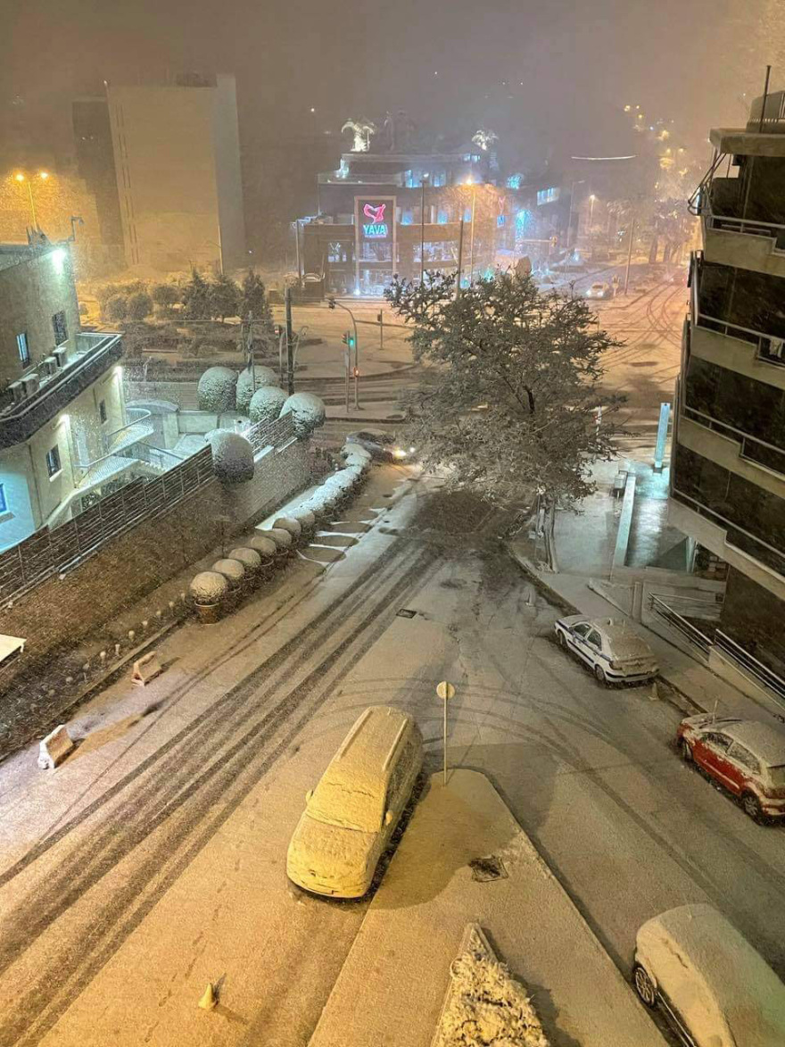 Κακοκαιρία «Μήδεια»: Δύσκολη νύχτα με ισχυρές χιονοπτώσεις - Χιόνια σε όλη τη Αθήνα