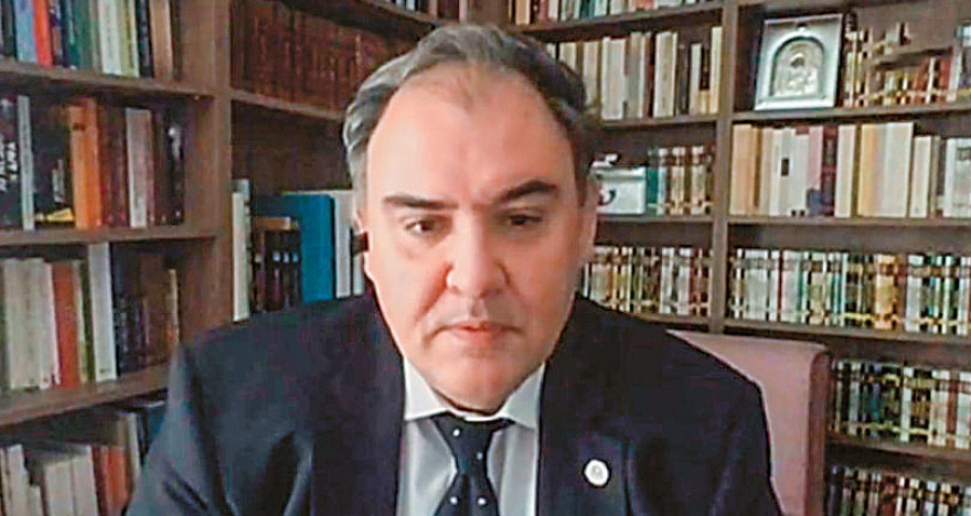 Οι γιατροί στην tv χωρίς... μάσκα: Oι «emo», οι αισιόδοξοι, οι «εξωσχολικοί» και οι celebrities