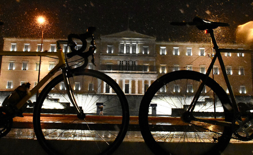 Κακοκαιρία «Μήδεια»: Δύσκολη νύχτα με ισχυρές χιονοπτώσεις - Χιόνια σε όλη τη Αθήνα