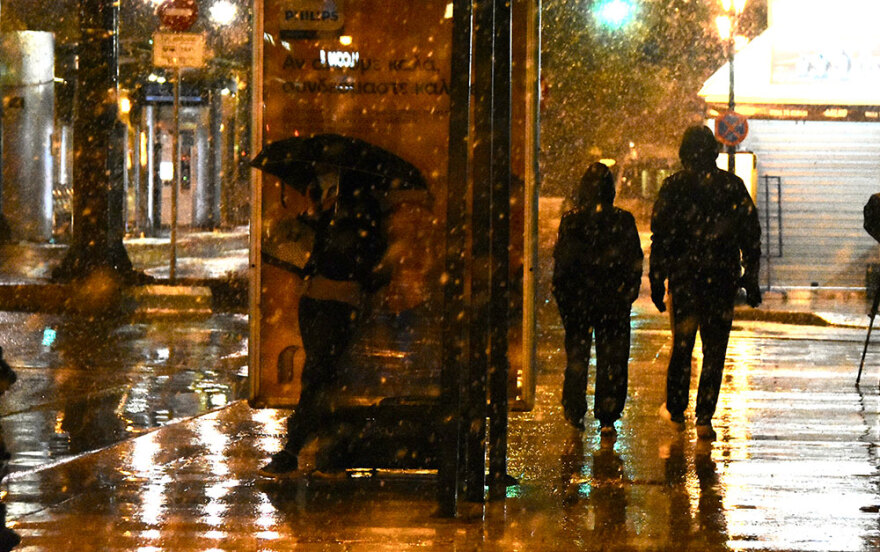 Κακοκαιρία «Μήδεια»: Δύσκολη νύχτα με ισχυρές χιονοπτώσεις - Χιόνια σε όλη τη Αθήνα