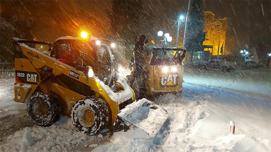 Στην Αττική η «Μήδεια»: Στα λευκά τα βόρεια προάστια - Κλειστή η εθνική από Καλυφτάκη μέχρι Λαμία