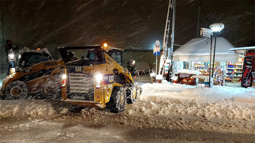 Στην Αττική η «Μήδεια»: Στα λευκά τα βόρεια προάστια - Κλειστή η εθνική από Καλυφτάκη μέχρι Λαμία