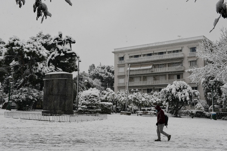 Μήδεια - Οδοιπορικό στο κέντρο της Αθήνας: Δείτε την πρωτεύουσα ντυμένη στα λευκά