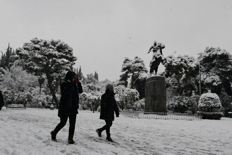 Μήδεια - Οδοιπορικό στο κέντρο της Αθήνας: Δείτε την πρωτεύουσα ντυμένη στα λευκά