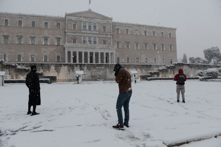 Μήδεια - Οδοιπορικό στο κέντρο της Αθήνας: Δείτε την πρωτεύουσα ντυμένη στα λευκά