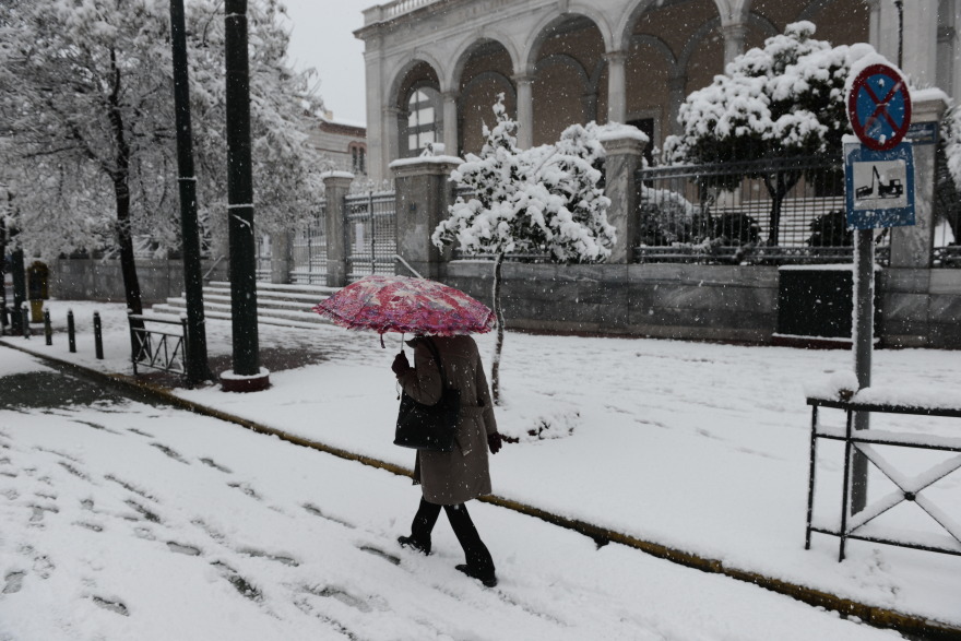 Μήδεια - Οδοιπορικό στο κέντρο της Αθήνας: Δείτε την πρωτεύουσα ντυμένη στα λευκά
