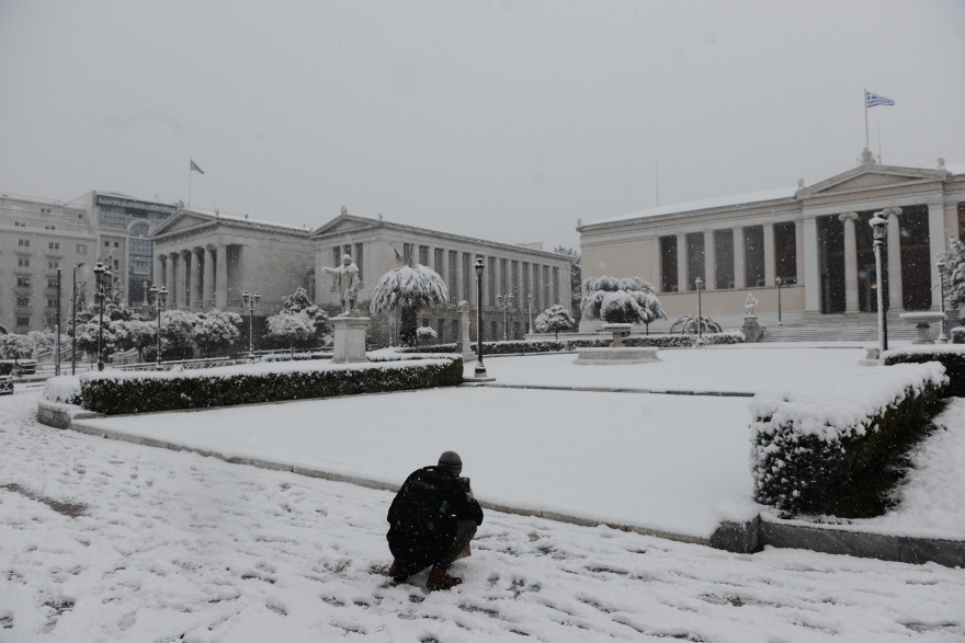 Μήδεια - Οδοιπορικό στο κέντρο της Αθήνας: Δείτε την πρωτεύουσα ντυμένη στα λευκά