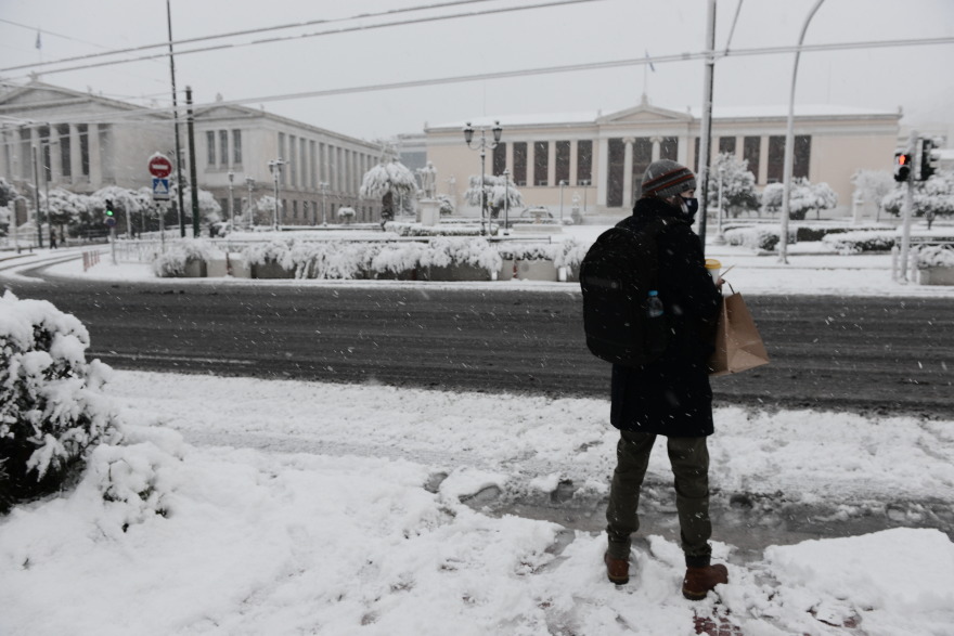 Μήδεια - Οδοιπορικό στο κέντρο της Αθήνας: Δείτε την πρωτεύουσα ντυμένη στα λευκά