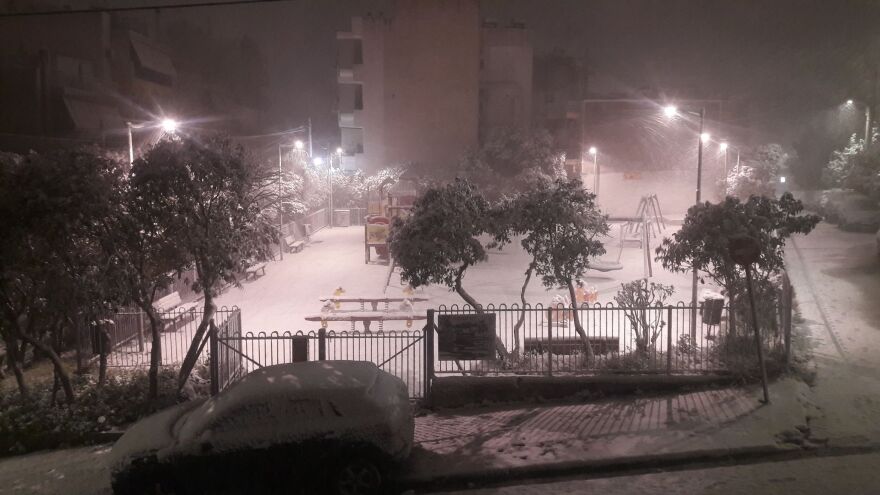 Κακοκαιρία «Μήδεια»: Σφοδρή χιονόπτωση και στην Αθήνα - Δείτε βίντεο και φωτογραφίες