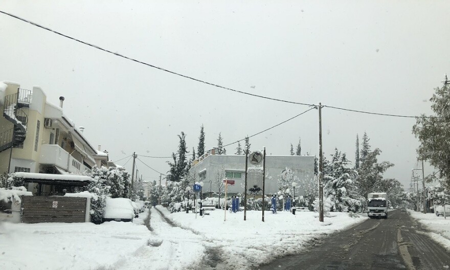 Μήδεια - Οδοιπορικό στο κέντρο της Αθήνας: Δείτε την πρωτεύουσα ντυμένη στα λευκά