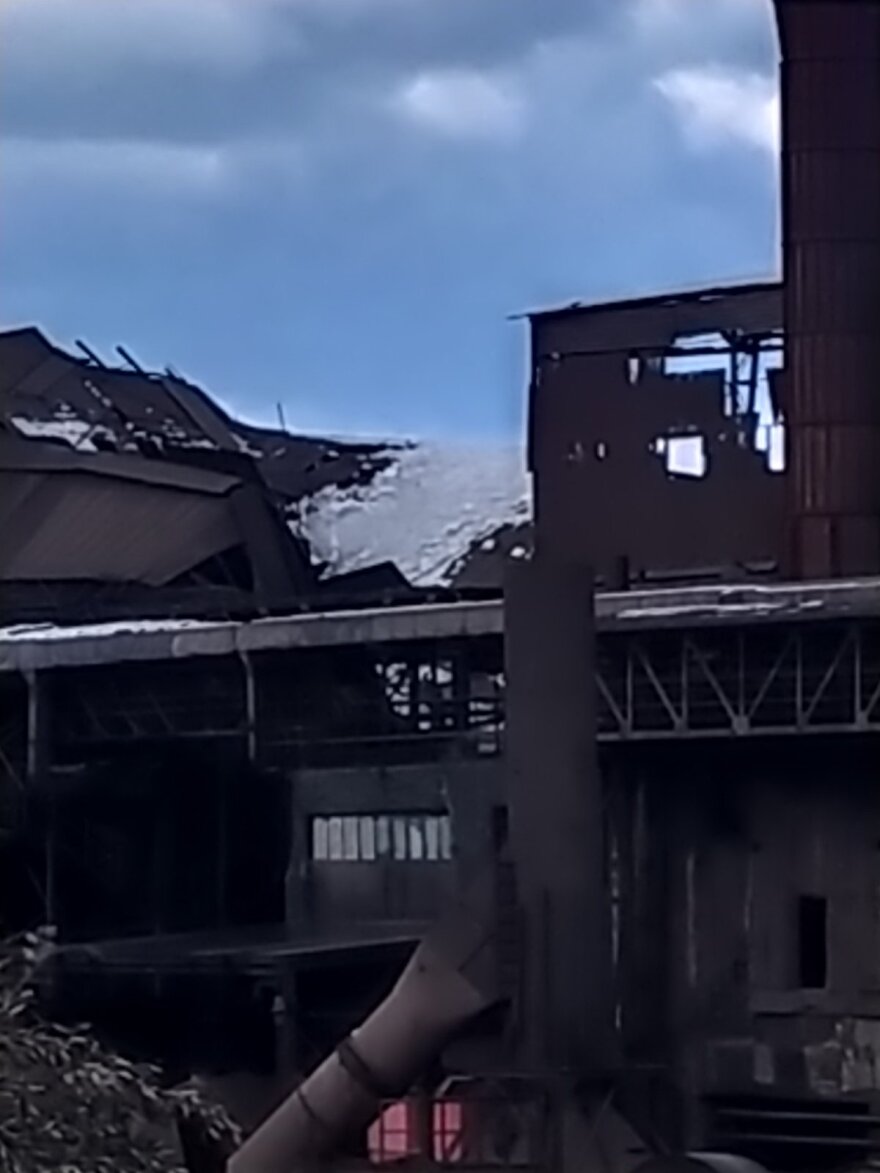 ΛΑΡΚΟ: Κατέρρευσε η οροφή - Εκτός λειτουργίας το εργοστάσιο