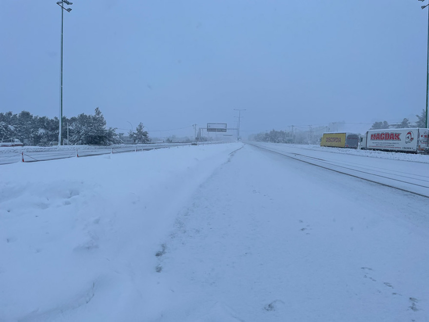 Κακοκαιρία «Μήδεια»: Χωρίς ρεύμα δεκάδες περιοχές στην Αττική - Ποιοι δρόμοι παραμένουν κλειστοί