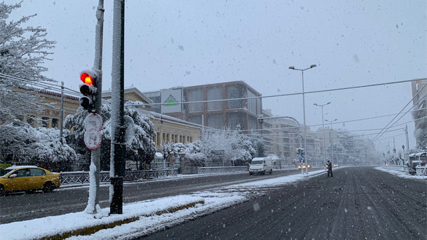 Κακοκαιρία «Μήδεια»: Στα... λευκά οι γειτονιές της Αθήνας - Δείτε βίντεο και φωτογραφίες