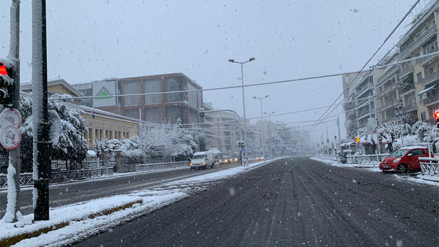 Κακοκαιρία «Μήδεια»: Στα... λευκά οι γειτονιές της Αθήνας - Δείτε βίντεο και φωτογραφίες