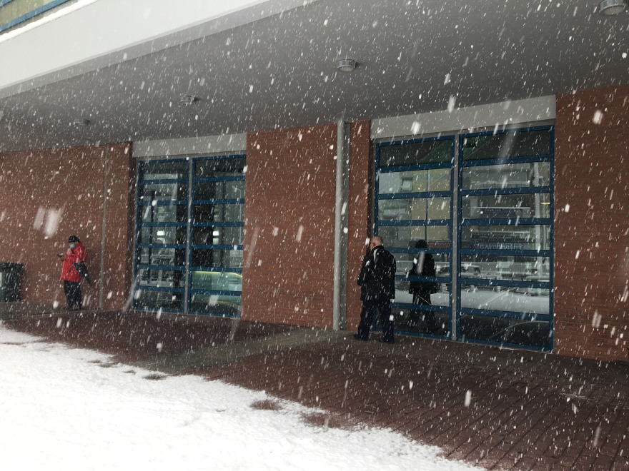 Στα λευκά το εμβολιαστικό κέντρο στο Μαρούσι: Πήγαν πάνω από 150 άτομα παρά την χιονόπτωση