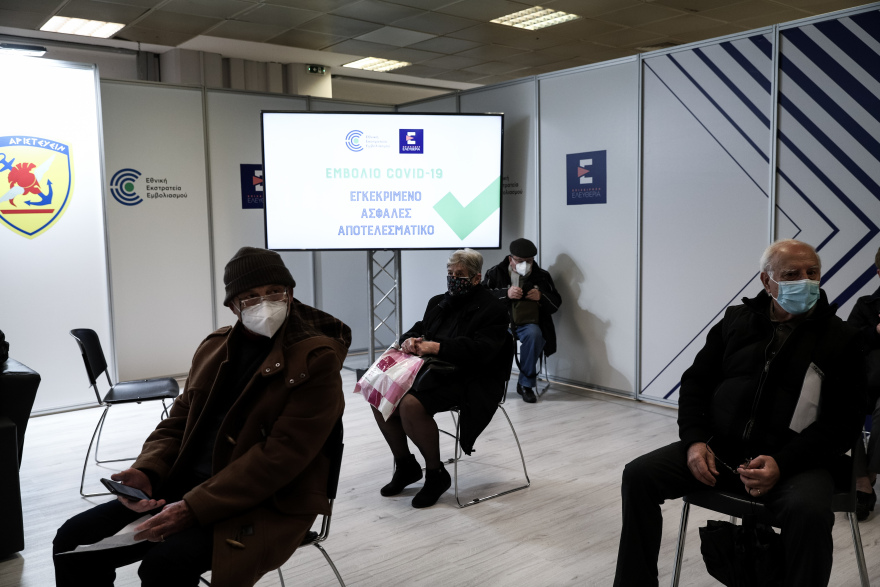 Επιχείρηση «Ελευθερία»: Ποιες κατηγορίες πολιτών θα παραλάβουν τη «σκυτάλη» μετά τους ηλικιωμένους;